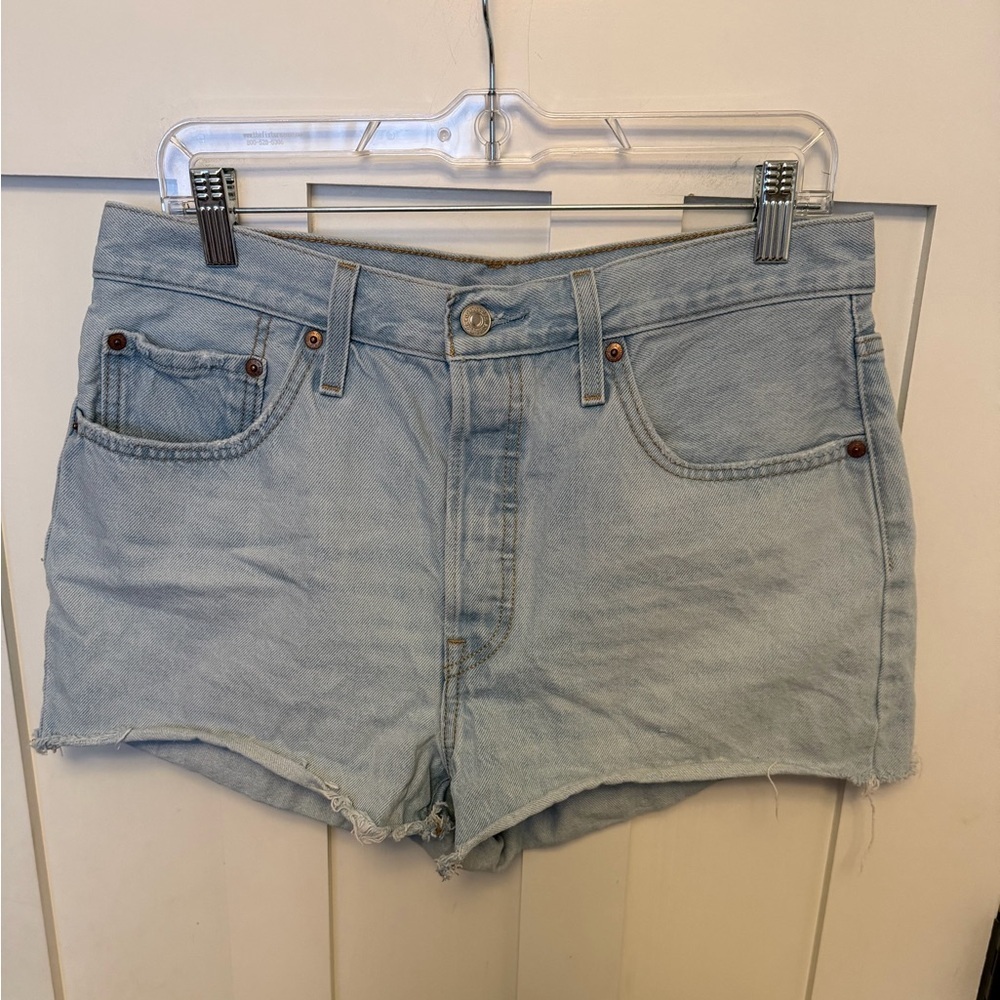 Levi’s 501 Classic Cut Off Jean shots size 31 Light Wash Denim Button Fly Cotton